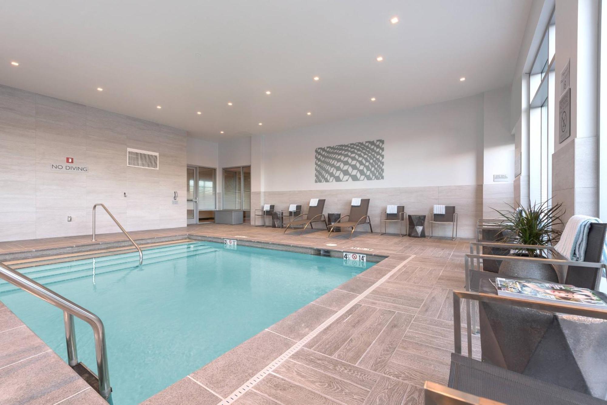Ac Hotel By Marriott Boston North Medford Exterior photo