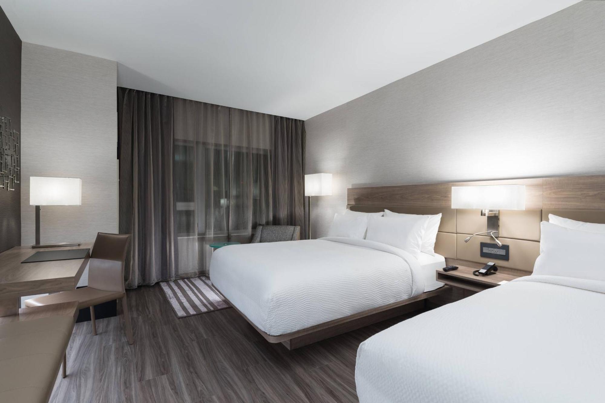 Ac Hotel By Marriott Boston North Medford Exterior photo